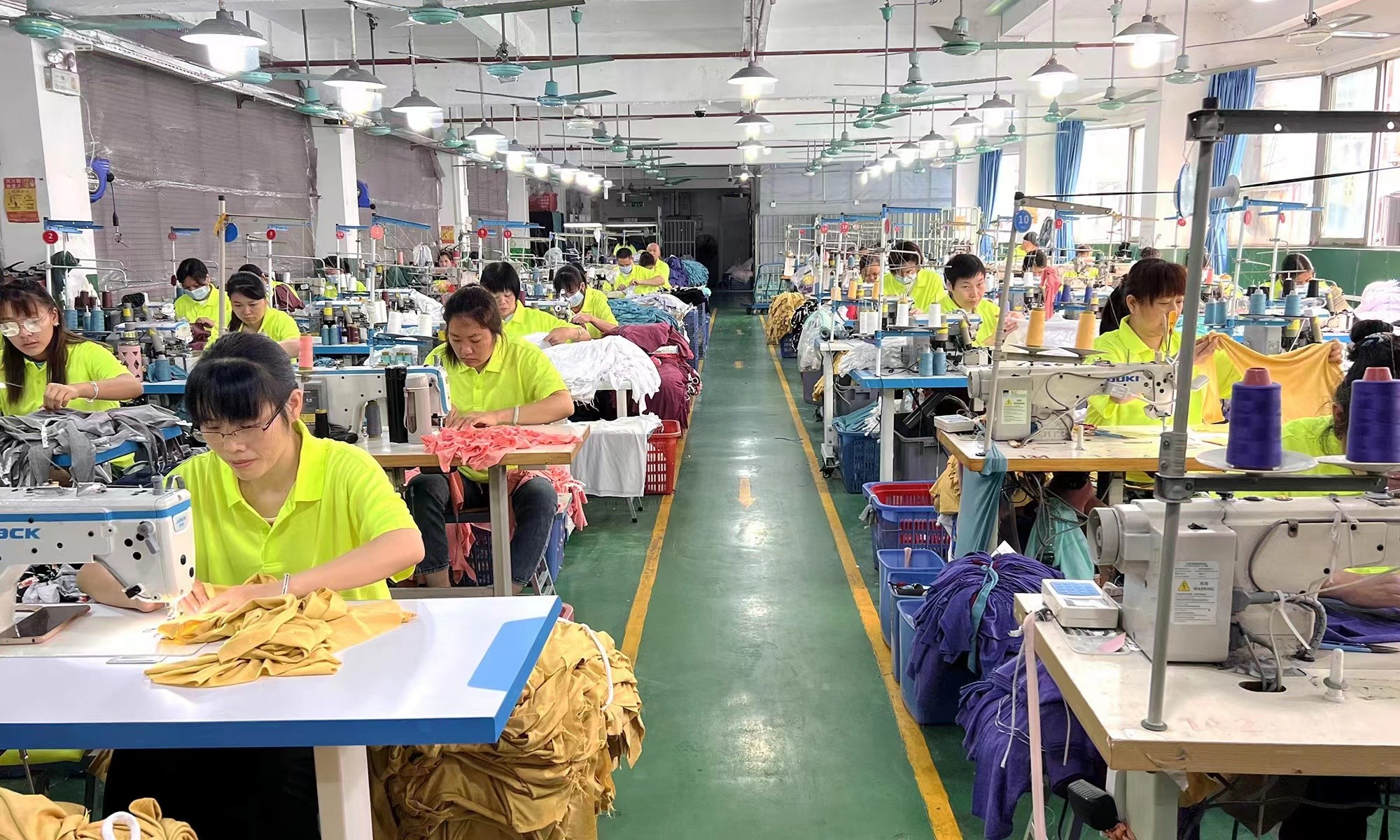 Guangzhou Vinas clothing technology Co., LTD Fabrik Produktionslinie