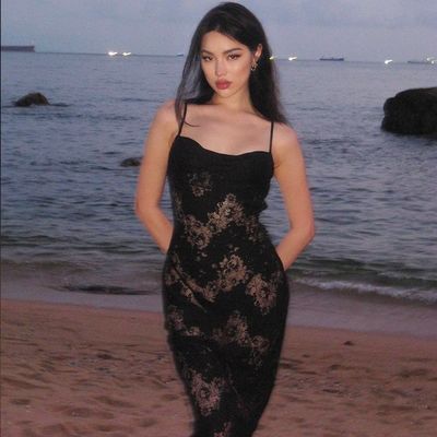 Sommer sexy Slip-Kleid mit unwiderstehlichem Camisole durch den langen Rock sehen