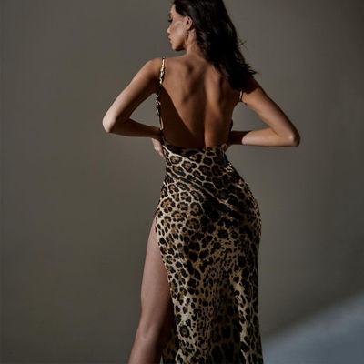 Sexy Slip Kleid schlank fit Slit Rückenlos Gürtellos sexy Kleid