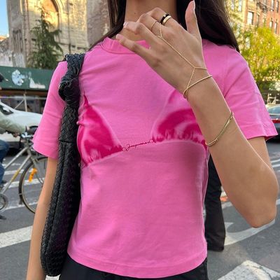 Komfortable T-Shirt mit stilvollem Dekal, sexy Rundhals mit kurzem Ärmeln.