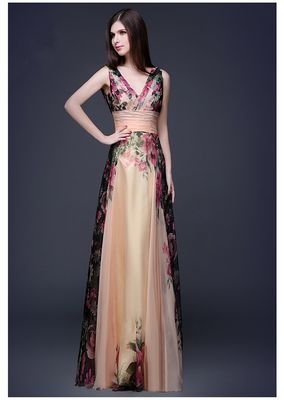 Schöne, schlanke Abendkleider, elegantes Blumenkleid mit Schultern.