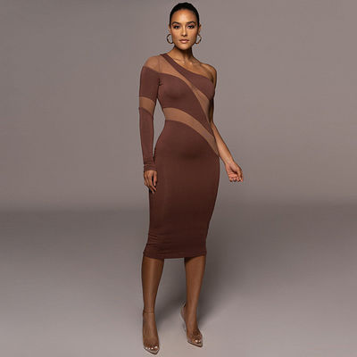 Individuelles Ein-Schulter-Midi-Kleid Fashion Mesh Perspektive Schiefer-Hals-Kleid sexy