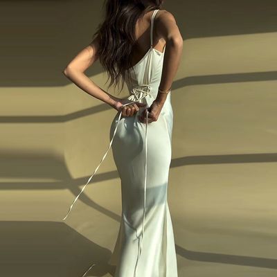 Sommer Temperament Wind Europa und die Vereinigten Staaten neue feste Farbe Splicing Spitze Taille lange schlanke passende Halterkleid