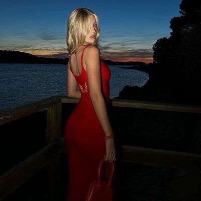 Frauen Sommer Neues Sexy Einzeilenkragen Schmetterling Brennen Muster Taille Schlanken Halter Kleid