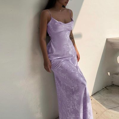 Frauen Sommer Neues Sexy Linien-Hals Französisch Stil Satin Rückenlos Langes Halter Kleid