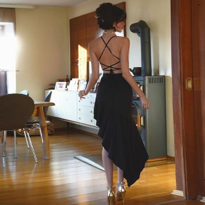 Neue Sexy Hottie Niedriggeschnittenes Ein-Linien-Hals-Halter-Halter-Groß-Halter-Kleid