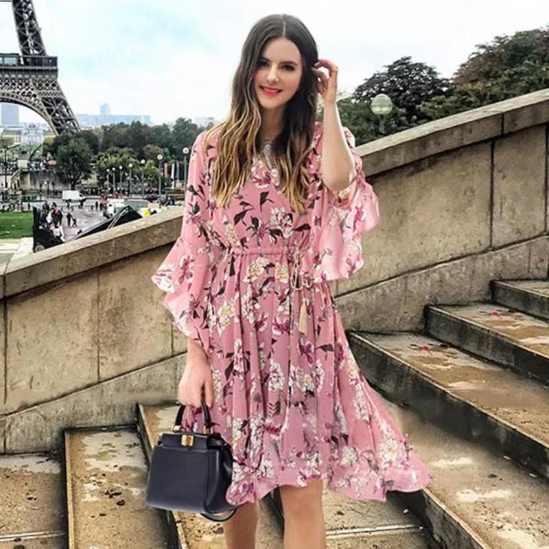 Kurzärmelig Knielänge Blumenkleid V Hals Flächendärme Schlauchkleid