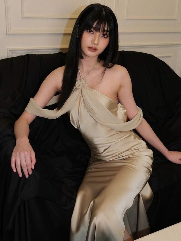 Sommer neues Stil ausländischer Stil Halterrock sexy Rückenlos schlankes Temperament Glanzkleid